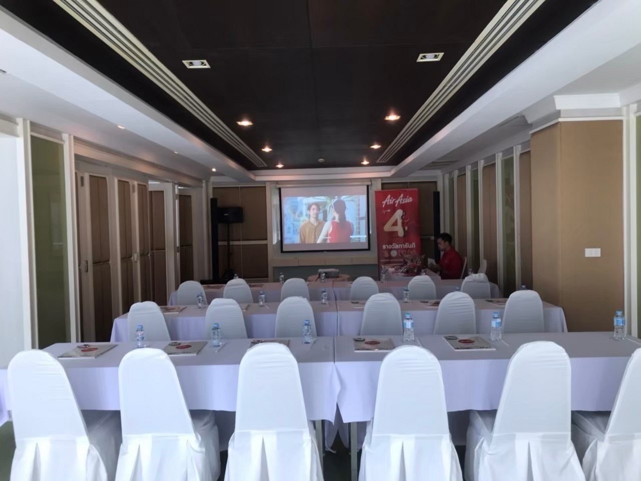 Swiftlet's Nest Meeting Room